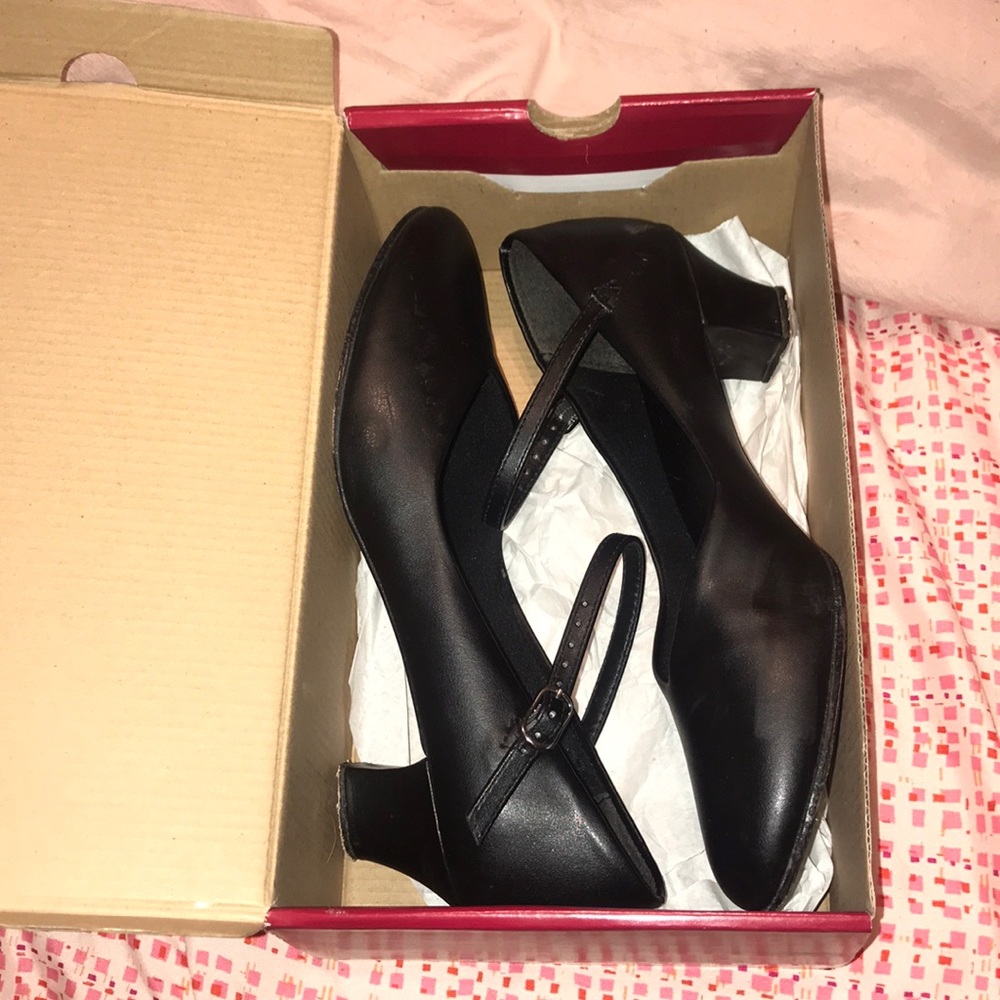 Character shoes (dance shoes)